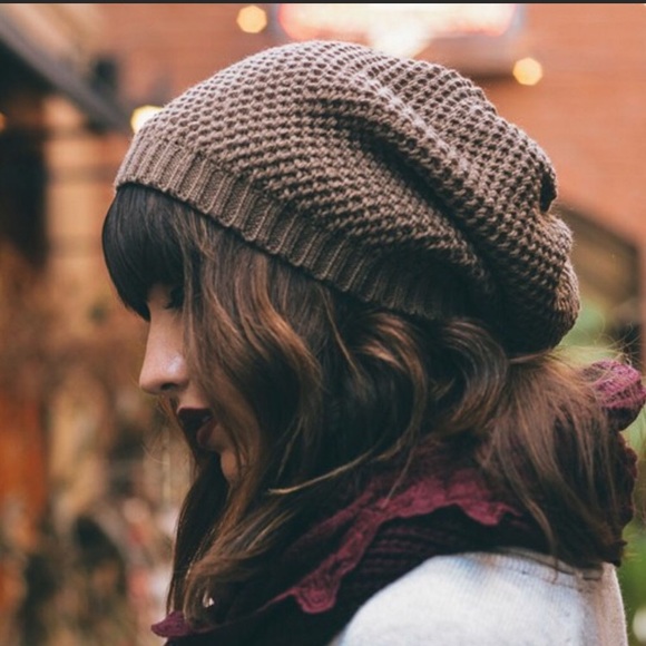 Accessories - Must have! Waffle Knit Mocha Slouchy Beanie. ❄️